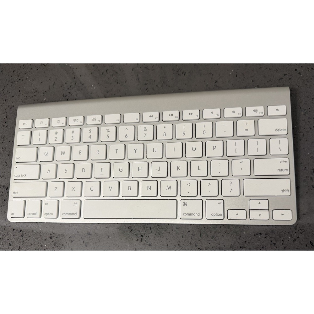 Apple‎ A1314 Wireless  Bluetooth Keyboard tested and works
